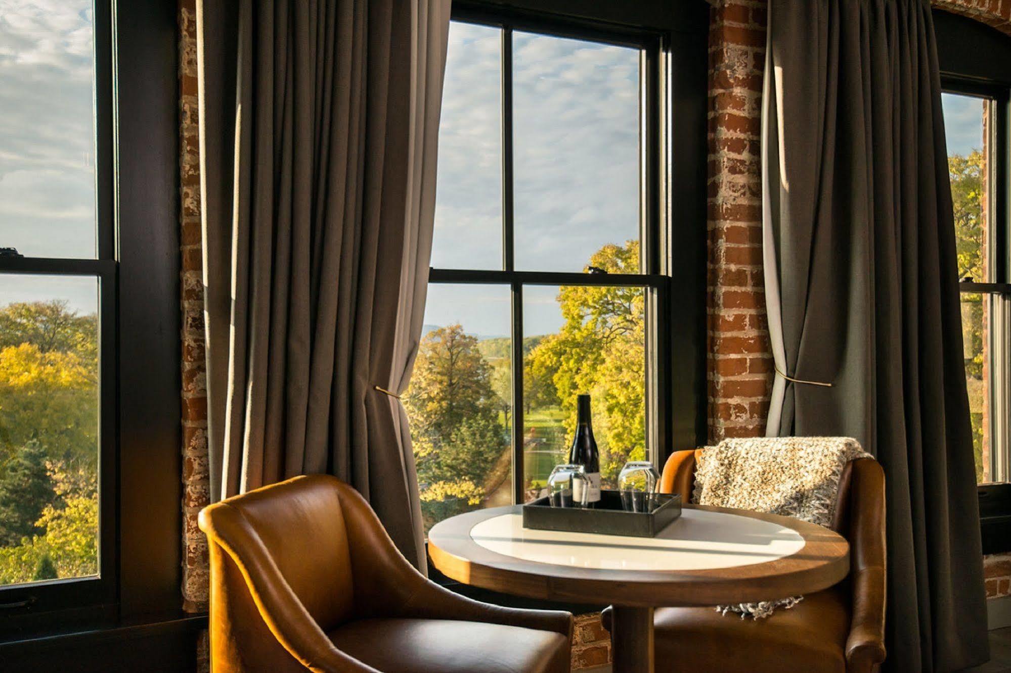 The Charmant Hotel Ла Крос Екстериор снимка